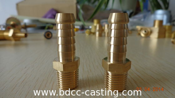 Kundenspezifischer flexibler Schlauch mit Messingarmaturen, hergestellt vom Hersteller in China