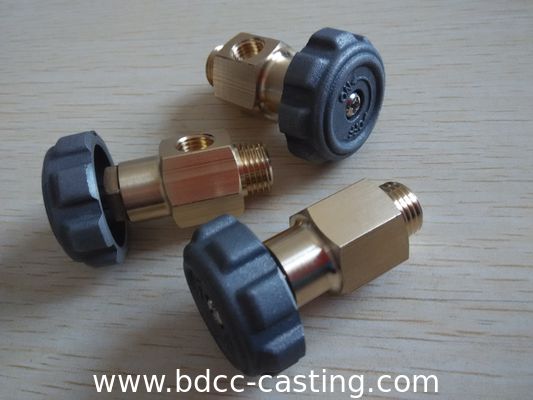 Kundenspezifische CNC-gefertigte Messingverbinder, hergestellt in China von einem professionellen Hersteller