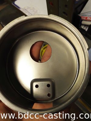 Prägen, Gehäuse für Manometer, Metallstanzteile aus Edelstahl mit allen Arten von Oberflächen, Stanzteile