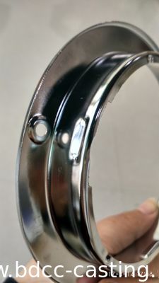 Prägen, Gehäuse für Manometer, Metallstanzteile aus Edelstahl mit allen Arten von Oberflächen, Stanzteile