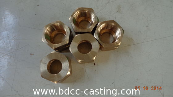 Verarbeitung kundenspezifischer Rohrverbindungen aller Art, WINKEL, CNC-Bearbeitung, Messingfitting, hergestellt in China von einem professionellen Hersteller