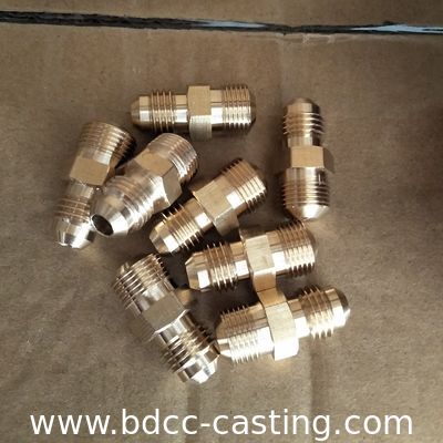Verarbeitung von kundenspezifischen Rohrverbindungen aller Art, Adaptern, CNC-Bearbeitung, Messingfittings, Messingmuttern und -schrauben. Gewindefittings aus Messing