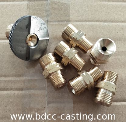 Verarbeitung von kundenspezifischen Rohrverbindungen aller Art, Adaptern, CNC-Bearbeitung, Messingfittings, Messingmuttern und -schrauben. Gewindefittings aus Messing