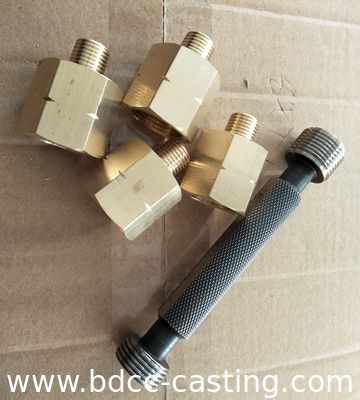 Verarbeitung von kundenspezifischen Rohrverbindungen aller Art, Adaptern, CNC-Bearbeitung, Messingfittings, Messingmuttern und -schrauben. Gewindefittings aus Messing