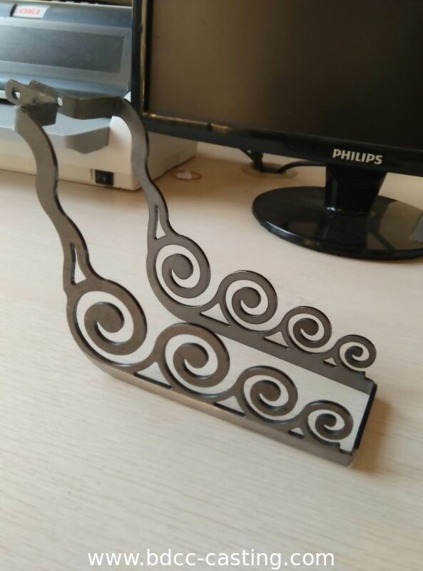 Prägen, Gehäuse für Manometer, Metallstanzteile aus Edelstahl mit allen Arten von Oberflächen, Stanzteile