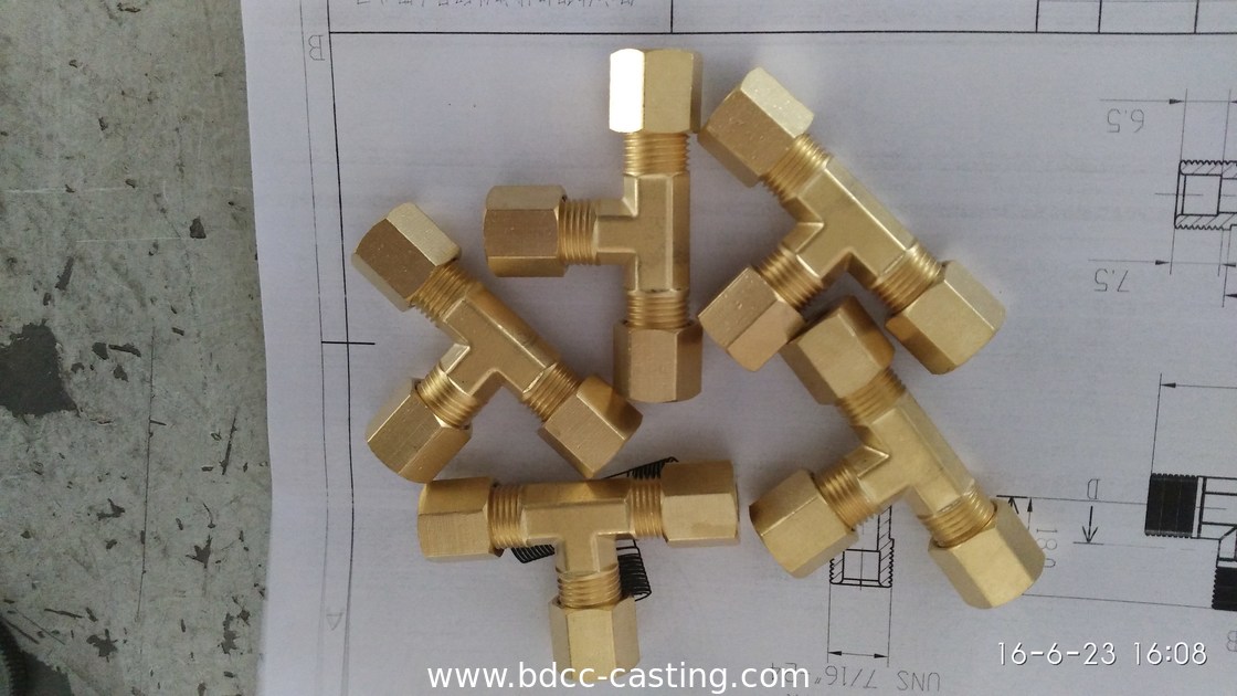 Messing-T-Stück, kundenspezifische CNC-Messingverbinderprodukte, hergestellt in China von einem professionellen Hersteller