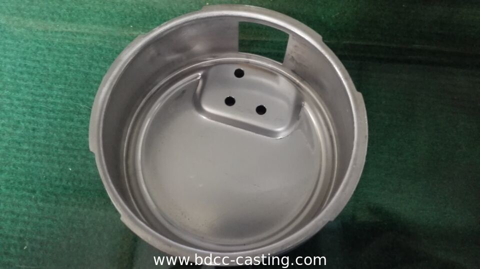 Gehäuse für Manometer, Stanzteile aus Edelstahl mit allen Arten von Oberflächen, Stanzteile