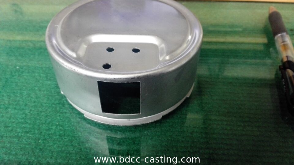 Gehäuse für Manometer, Stanzteile aus Edelstahl mit allen Arten von Oberflächen, Stanzteile