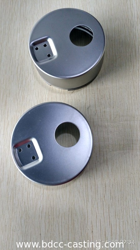 Prägen, Gehäuse für Manometer, Metallstanzteile aus Edelstahl mit allen Arten von Oberflächen, Stanzteile