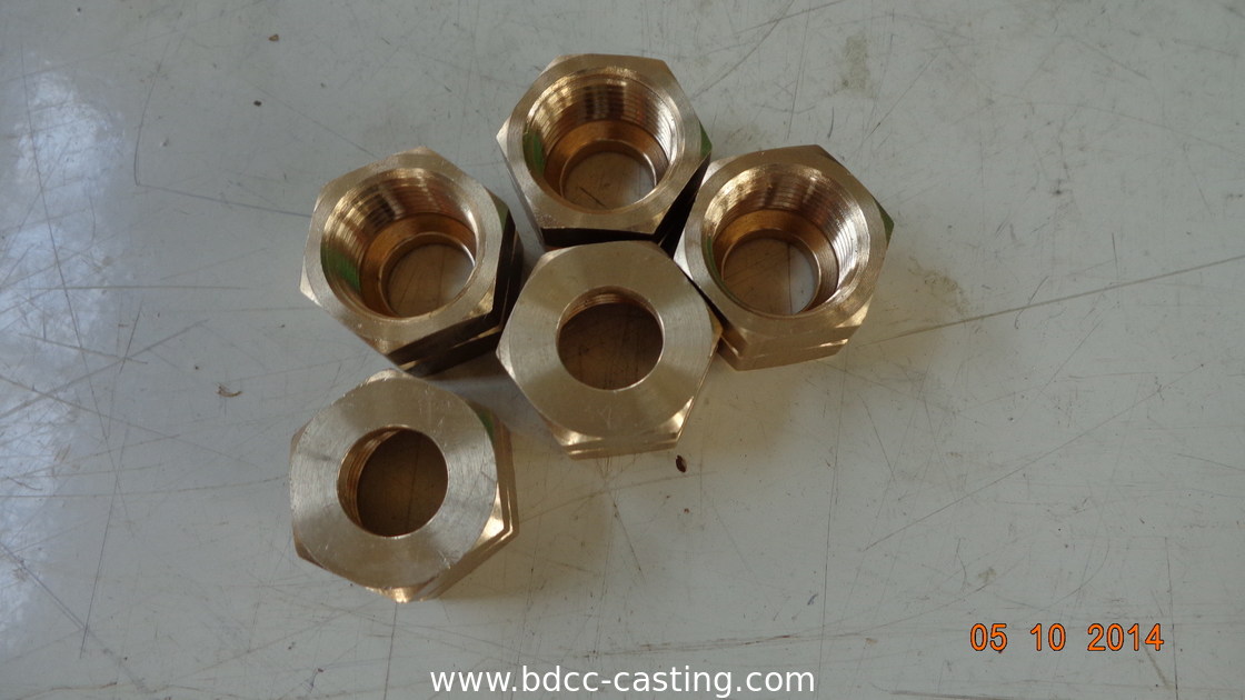 Verarbeitung kundenspezifischer Rohrverbindungen aller Art, WINKEL, CNC-Bearbeitung, Messingfitting, hergestellt in China von einem professionellen Hersteller