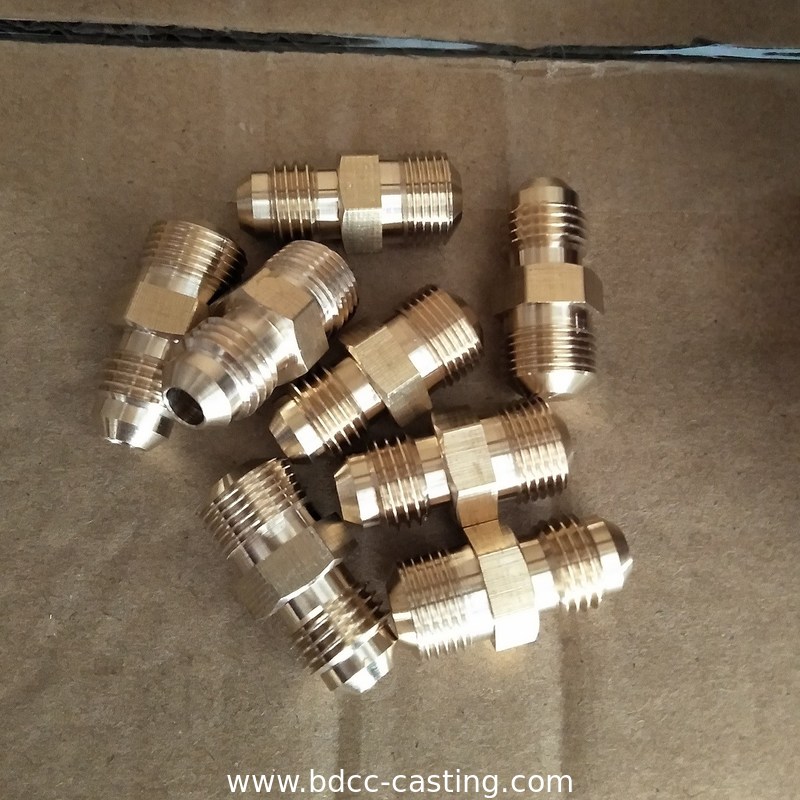 Verarbeitung von kundenspezifischen Rohrverbindungen aller Art, Adaptern, CNC-Bearbeitung, Messingfittings, Messingmuttern und -schrauben. Gewindefittings aus Messing